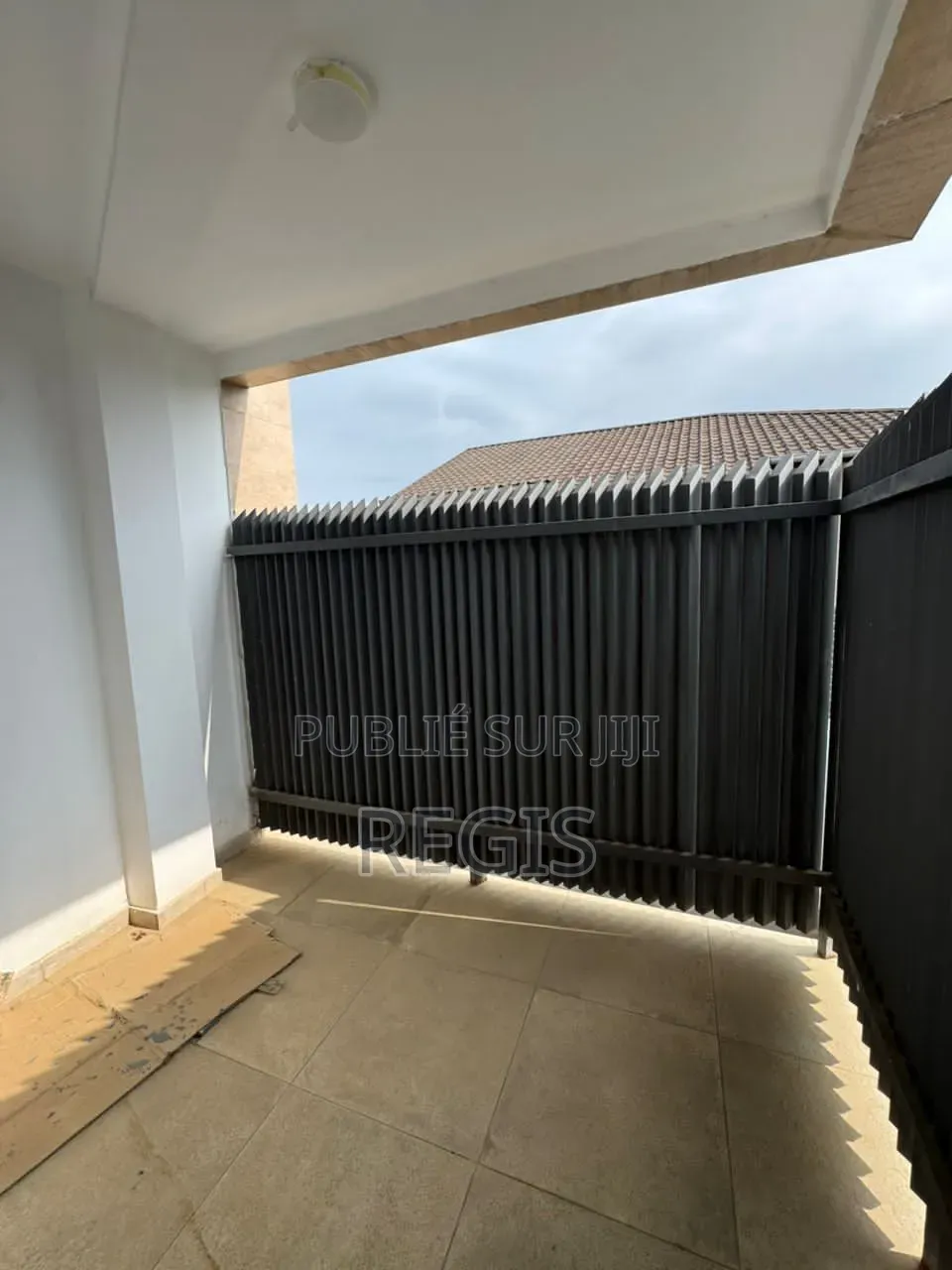 5chbre Duplex dans Regis, Cocody à Louer