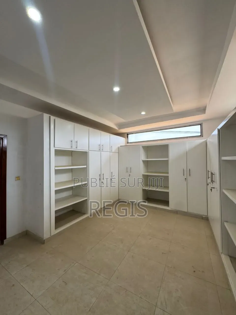 5chbre Duplex dans Regis, Cocody à Louer