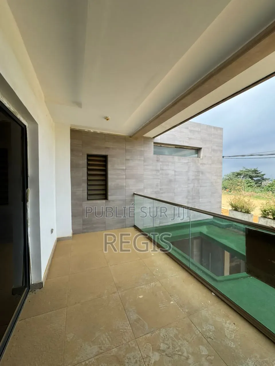 5chbre Duplex dans Regis, Cocody à Louer
