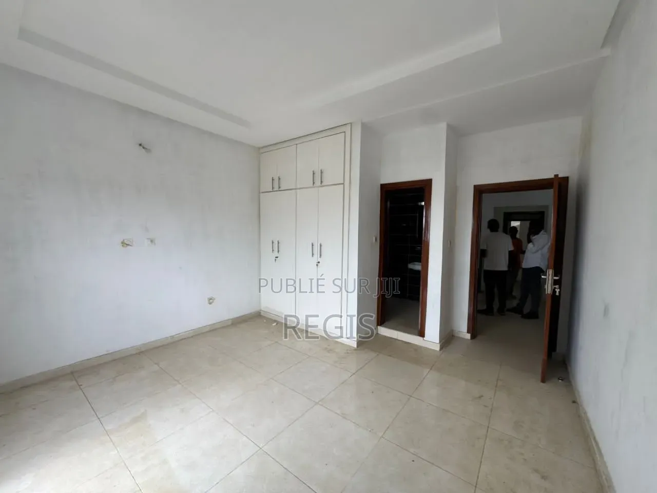 5chbre Duplex dans Regis, Cocody à Louer