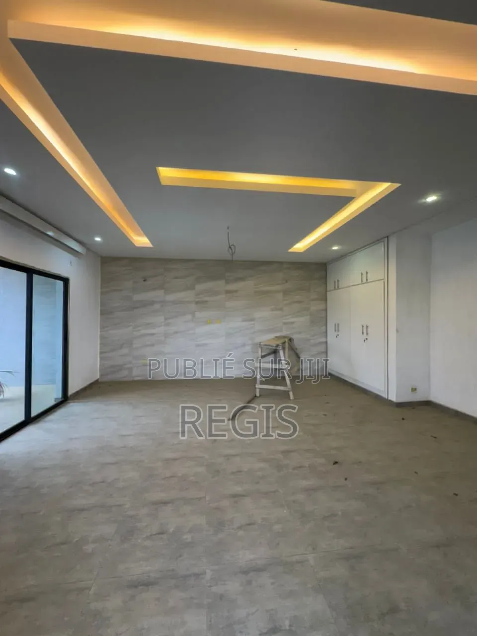5chbre Duplex dans Regis, Cocody à Louer