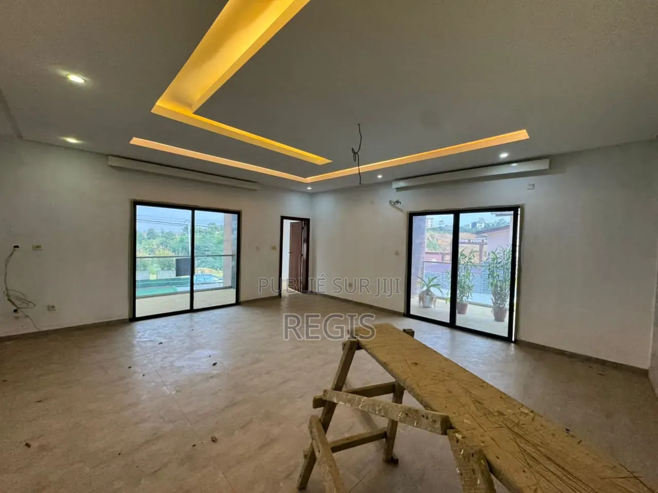 5chbre Duplex dans Regis, Cocody à Louer