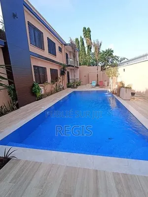 3chbre Appartement dans Regis, Cocody à Louer