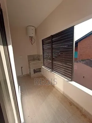 3chbre Appartement dans Regis, Cocody à Louer