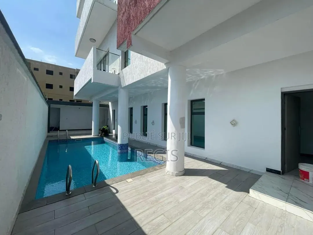 3chbre Appartement dans Regis, Cocody à Louer