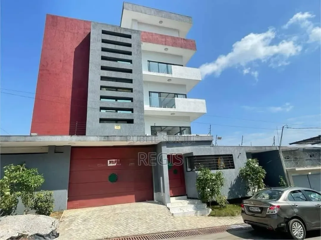 3chbre Appartement dans Regis, Cocody à Louer