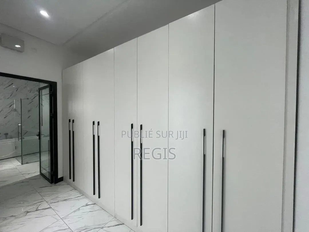 3chbre Appartement dans Regis, Cocody à Louer