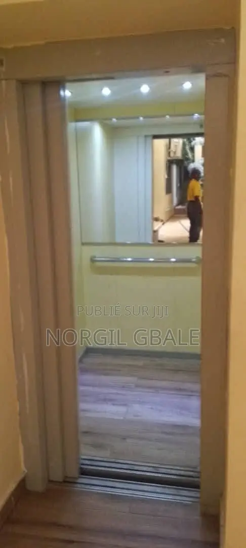 3chbre Appartement dans Avec Noco Naco, Deux Plateaux à Louer