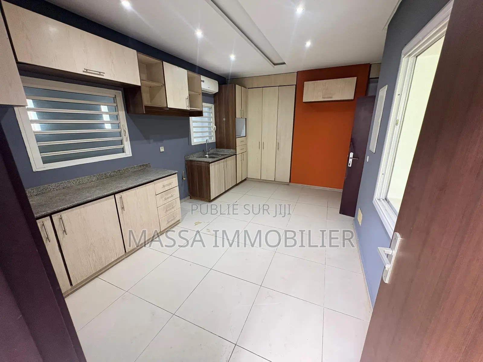 5chbre Villa dans Massa Immobilier, Deux Plateaux à Louer