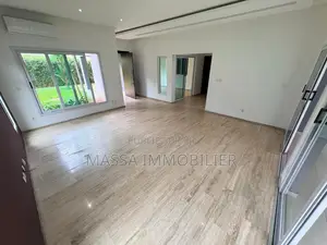 5chbre Villa dans Massa Immobilier, Deux Plateaux à Louer