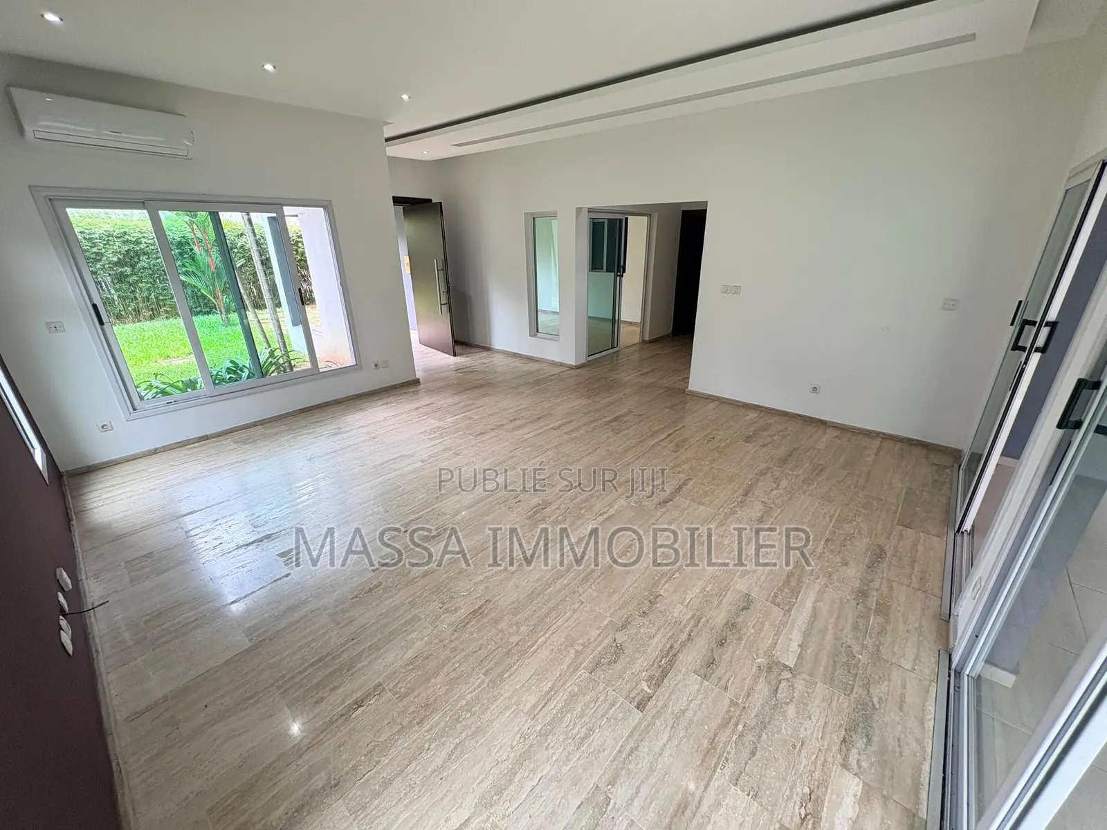 5chbre Villa dans Massa Immobilier, Deux Plateaux à Louer