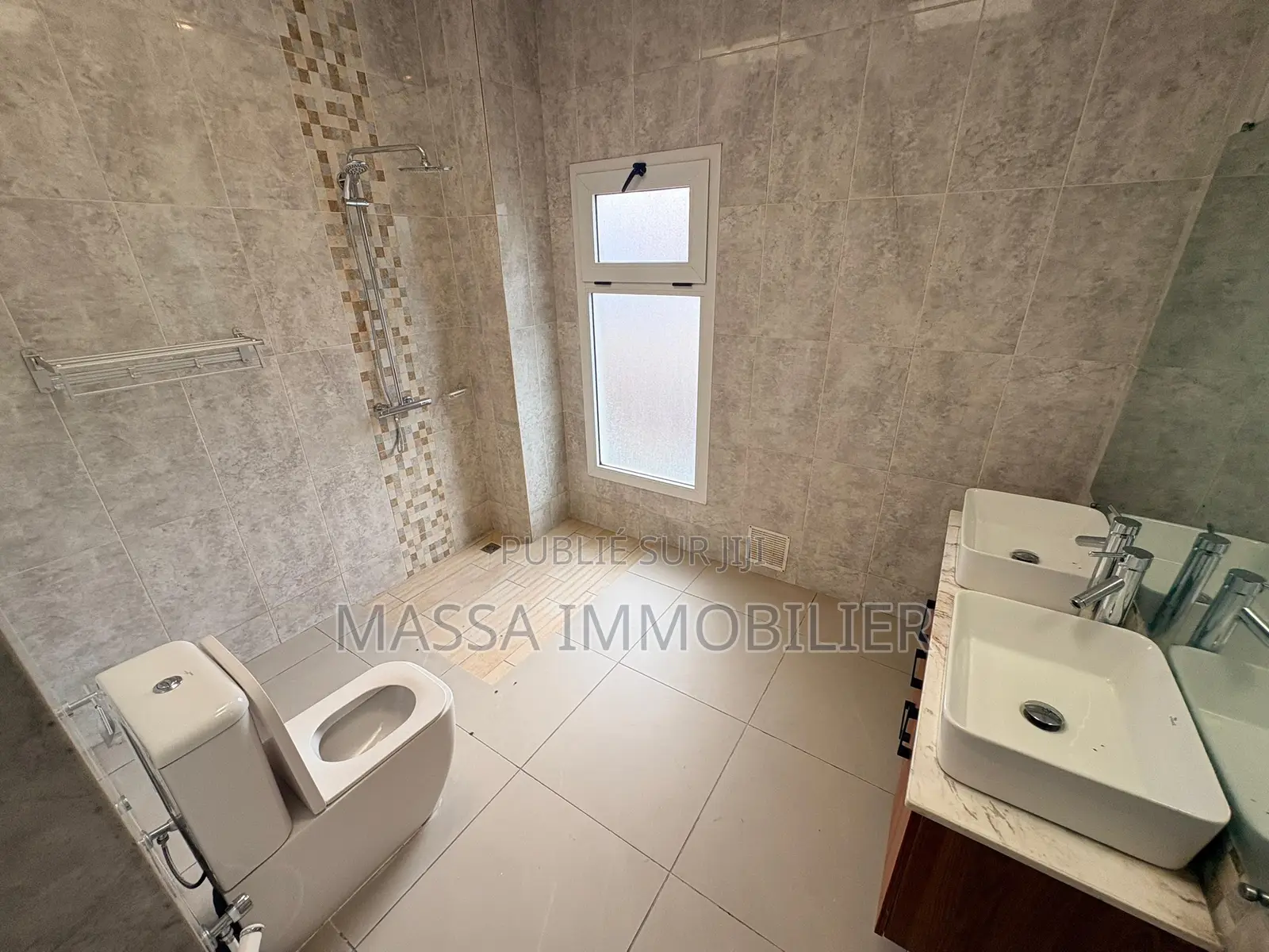 5chbre Villa dans Massa Immobilier, Deux Plateaux à Louer