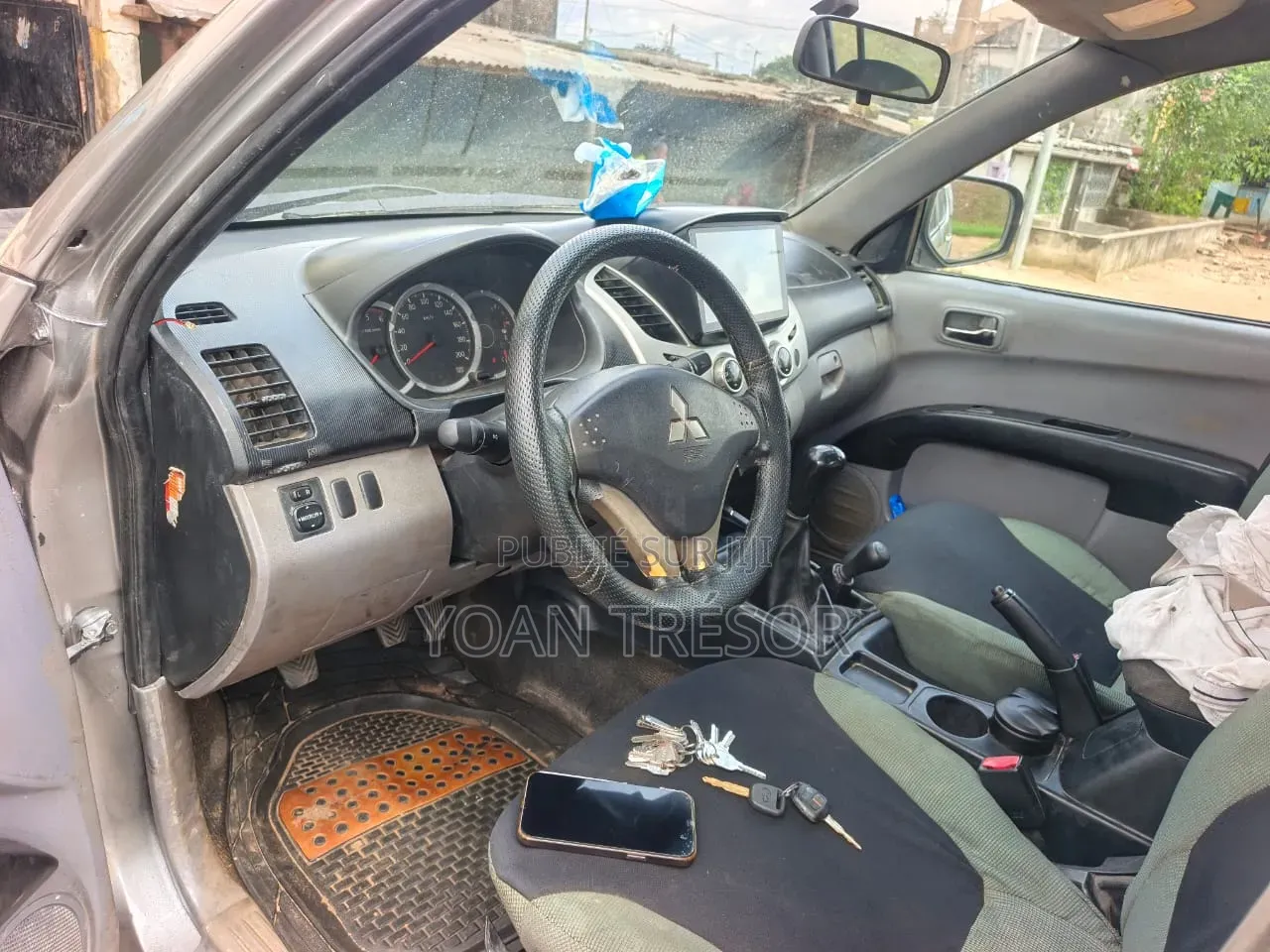 Mitsubishi L200 2011 Gris