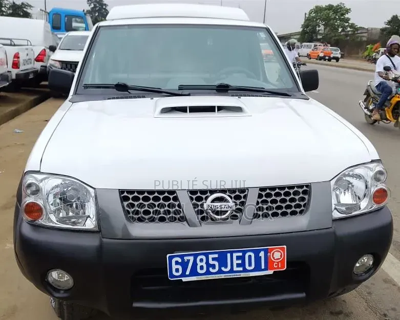 Nissan Hardbody 2018 Blanc
