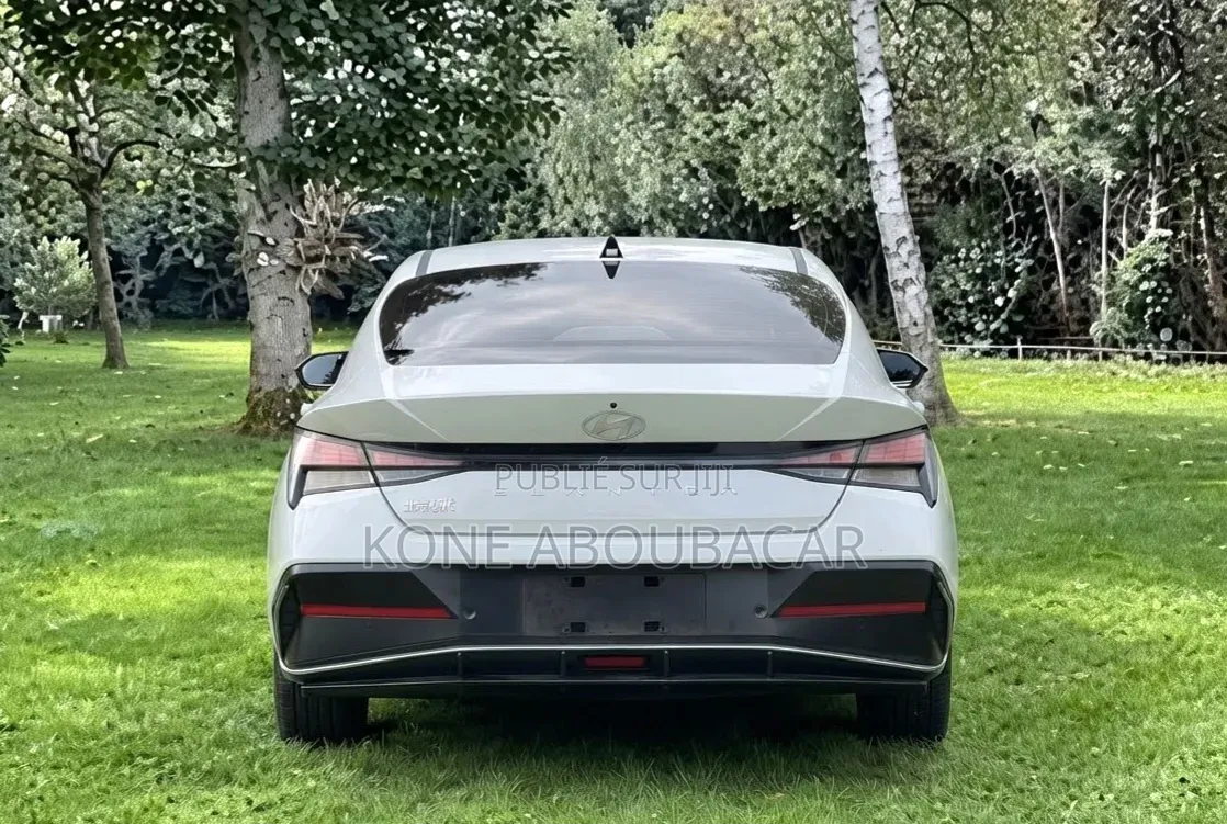Nouveau Hyundai Elantra 2026 Blanc cassé