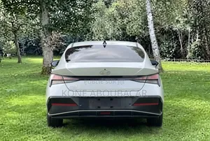 Nouveau Hyundai Elantra 2026 Blanc cassé