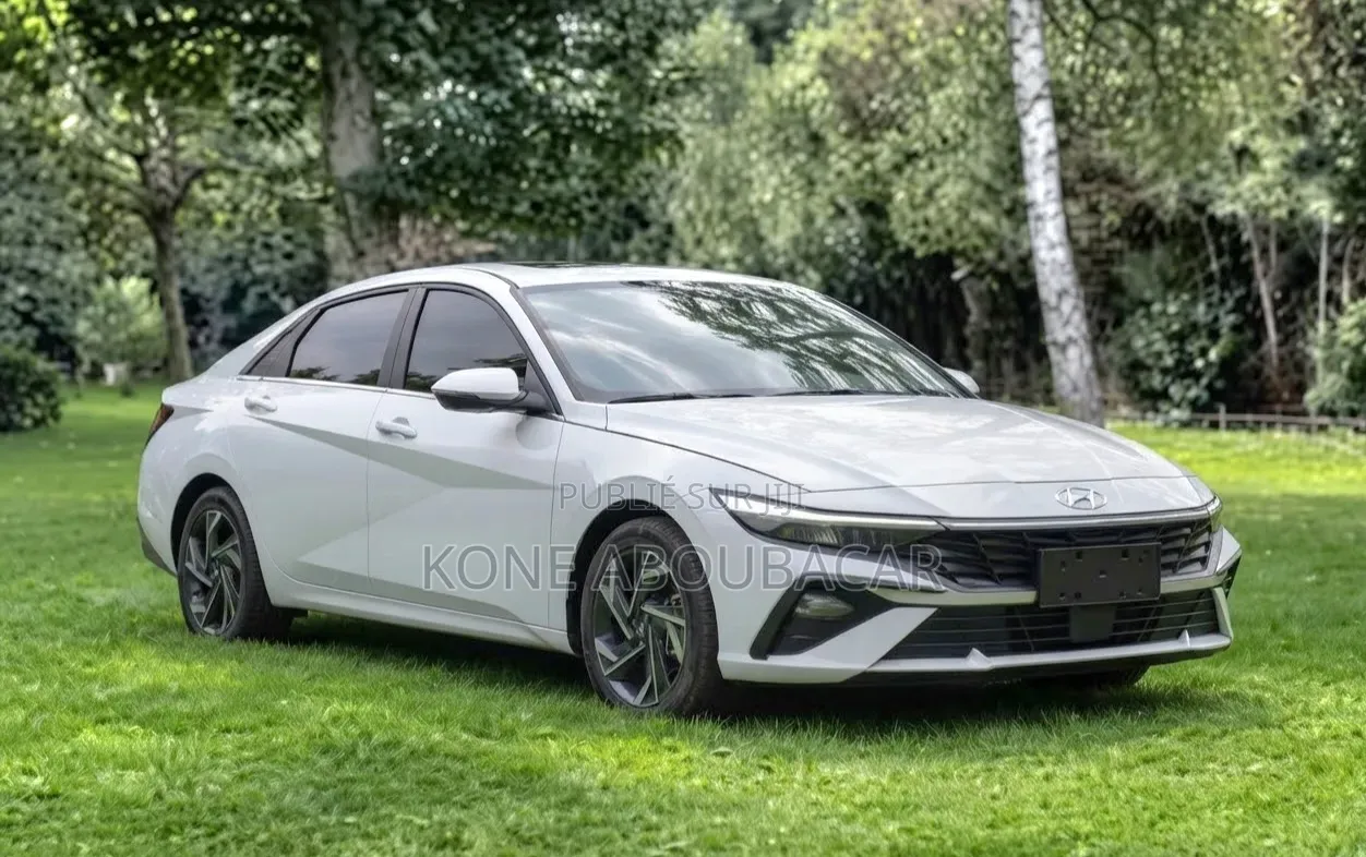 Nouveau Hyundai Elantra 2026 Blanc cassé