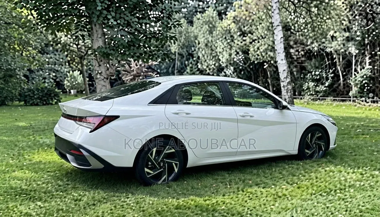 Nouveau Hyundai Elantra 2026 Blanc cassé