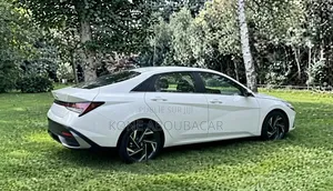 Nouveau Hyundai Elantra 2026 Blanc cassé