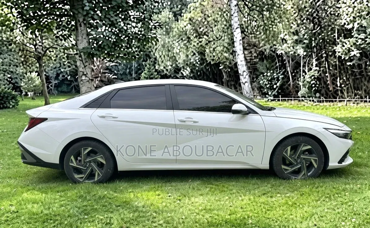 Nouveau Hyundai Elantra 2026 Blanc cassé