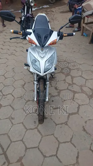 KTM Duke 125 2025 Gris