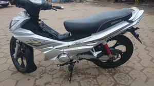 KTM Duke 125 2025 Gris