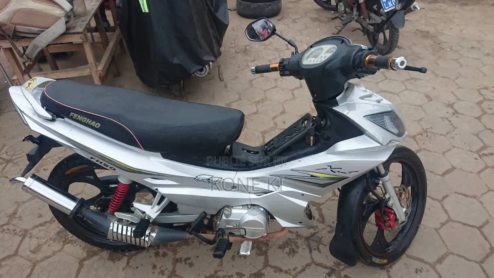 KTM Duke 125 2025 Gris
