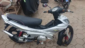 KTM Duke 125 2025 Gris