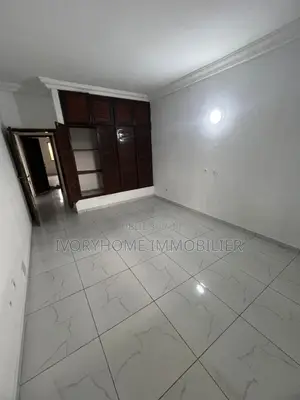 2chbre Appartement dans Cocody à Louer