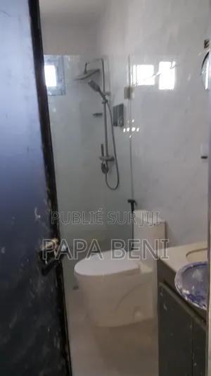 4chbre Villa dans Bosko, Cocody à Louer