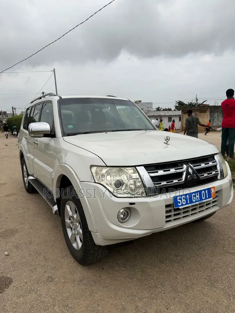 Mitsubishi Pajero V90 3.0 V6 GLS/GLX 2015 Blanc