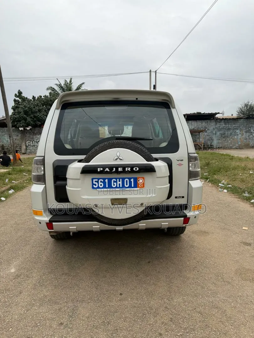 Mitsubishi Pajero V90 3.0 V6 GLS/GLX 2015 Blanc