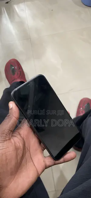 Apple iPhone 11 64 GB Noir