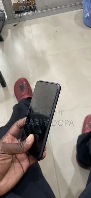 Apple iPhone 11 64 GB Noir