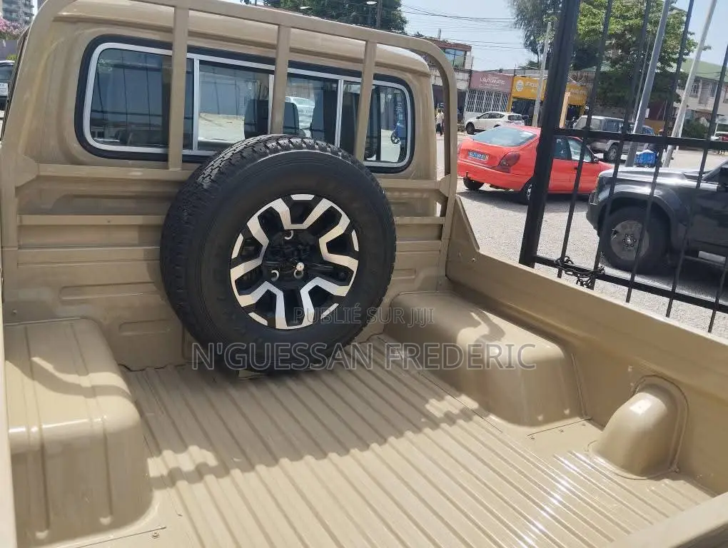 Nouveau Toyota Land Cruiser 79 Series 2025 Beige