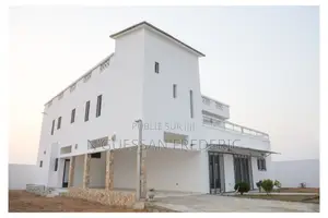 5chbre Duplex dans Duplex 7 Pièces Avec, Grand-Bassam à Vendre