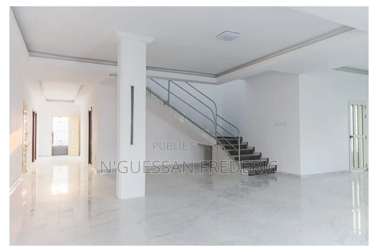 5chbre Duplex dans Duplex 7 Pièces Avec, Grand-Bassam à Vendre