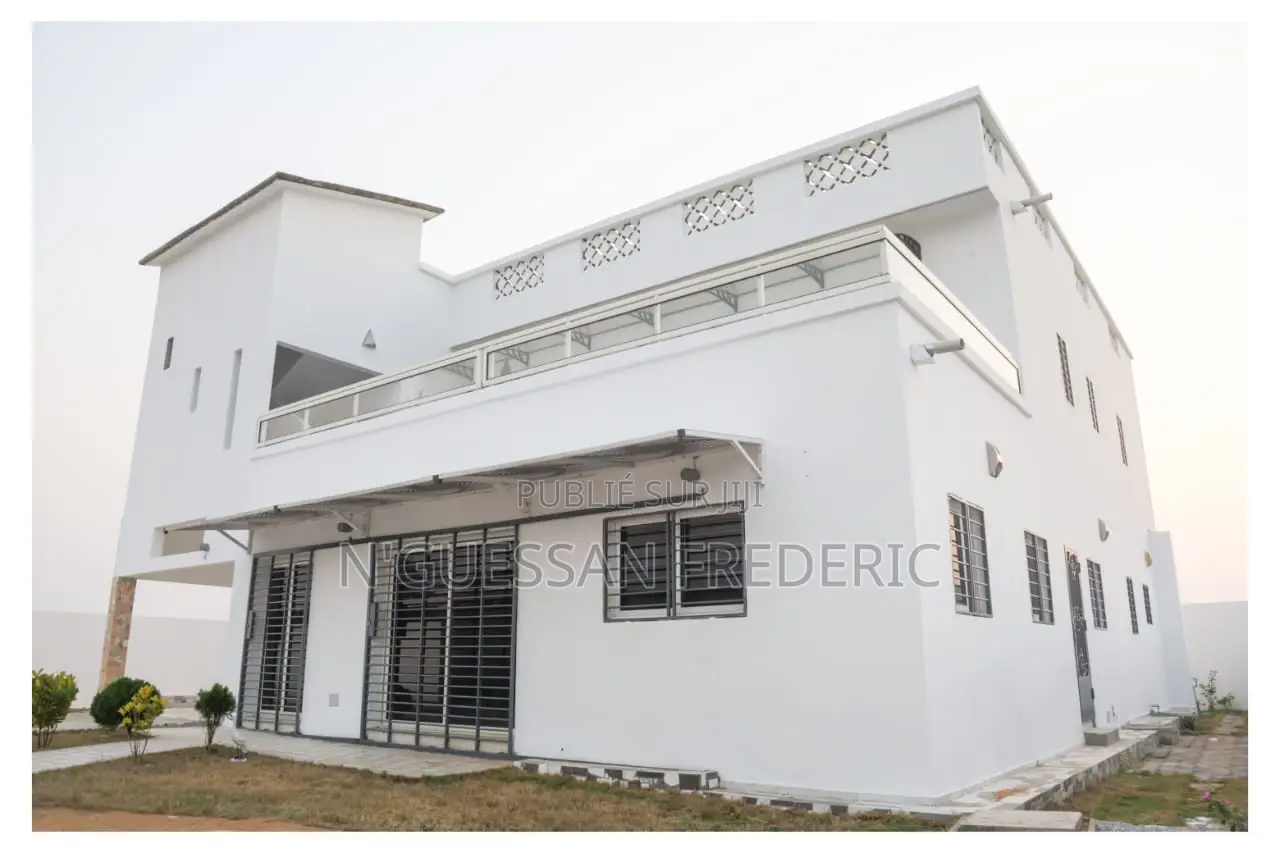 5chbre Duplex dans Duplex 7 Pièces Avec, Grand-Bassam à Vendre