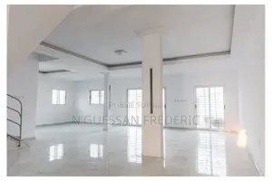 5chbre Duplex dans Duplex 7 Pièces Avec, Grand-Bassam à Vendre
