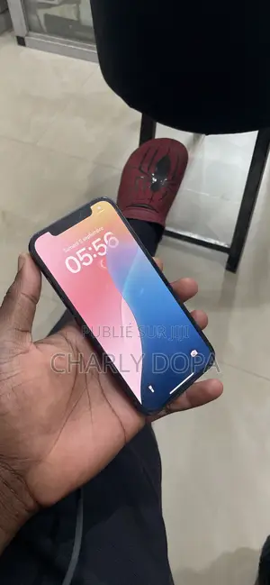 Apple iPhone 12 64 GB Noir