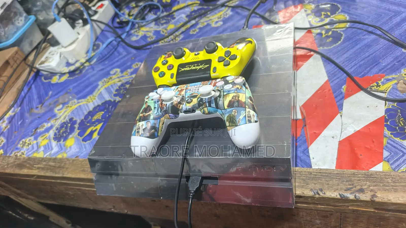Ps4 Craquer, Quasi Neuf Avec 2 Manette, 10 Jeux