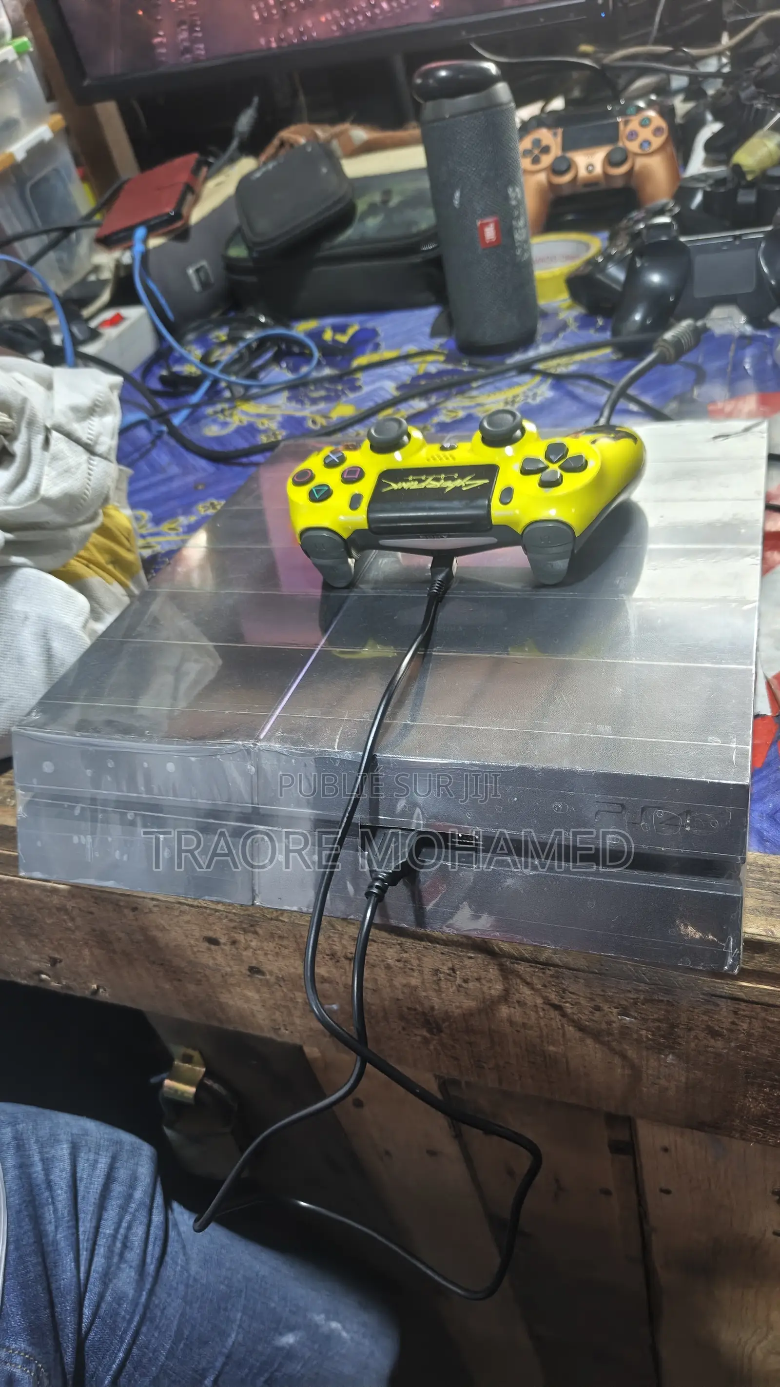 Ps4 Craquer, Quasi Neuf Avec 2 Manette, 10 Jeux