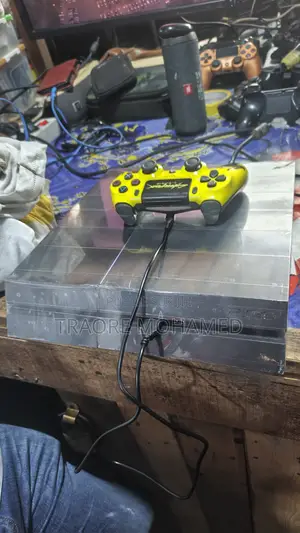 Ps4 Craquer, Quasi Neuf Avec 2 Manette, 10 Jeux