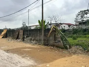 Un Terrain De 1400 M2 en Vente À Angre 8e Tranche