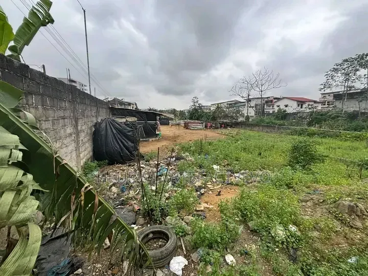 Un Terrain De 1400 M2 en Vente À Angre 8e Tranche