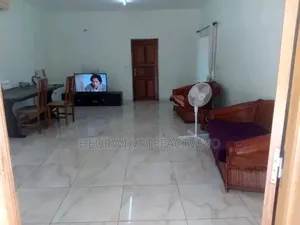 5chbre Villa dans Villa 5 Pièces à Vendre