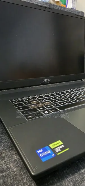 Nouveau Ordinateur portable MSI Katana 17 32GB Intel Core i7 SSD 1T