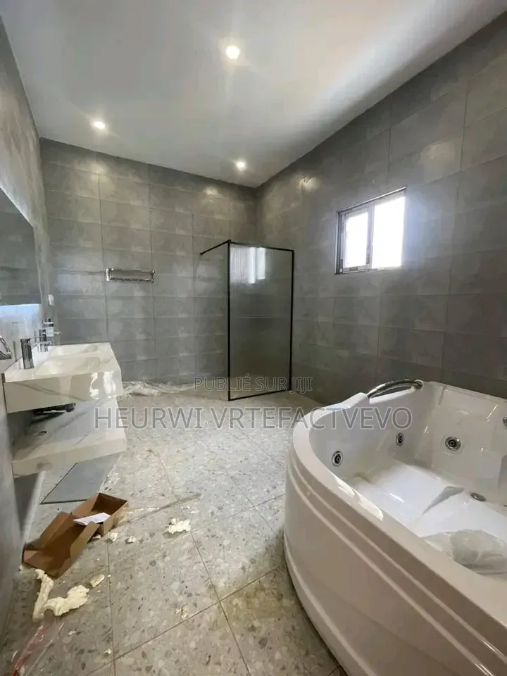 9chbre Duplex dans Rivera Faya Jules, Grand-Bassam à Vendre