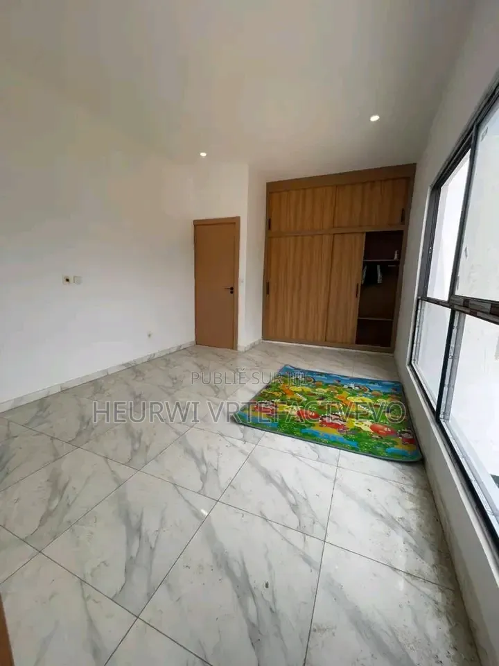 9chbre Duplex dans Rivera Faya Jules, Grand-Bassam à Vendre