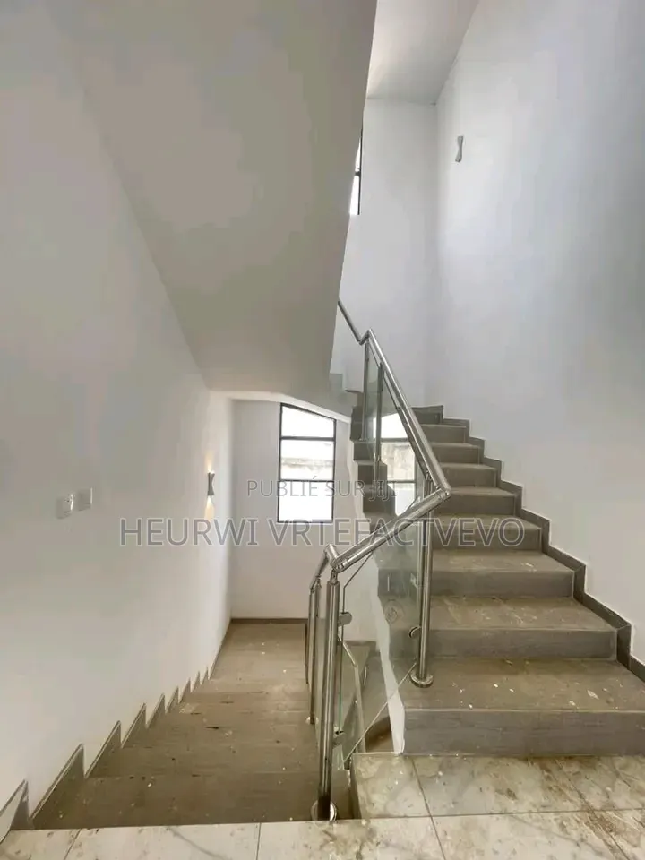 9chbre Duplex dans Rivera Faya Jules, Grand-Bassam à Vendre